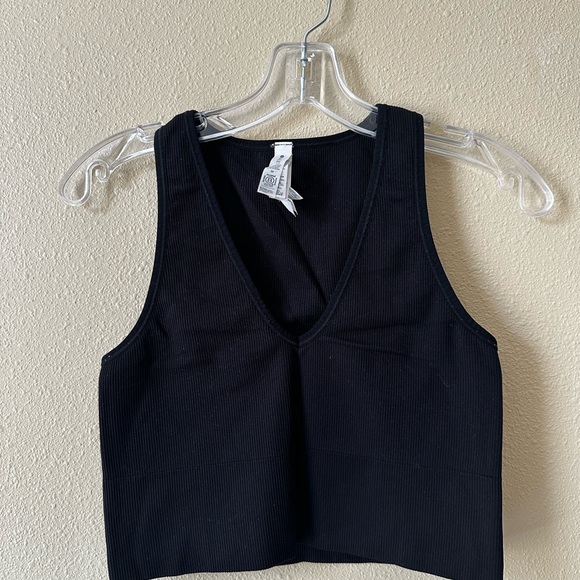 Athleta Black V-Neck Workout Top - Picture 1 of 3